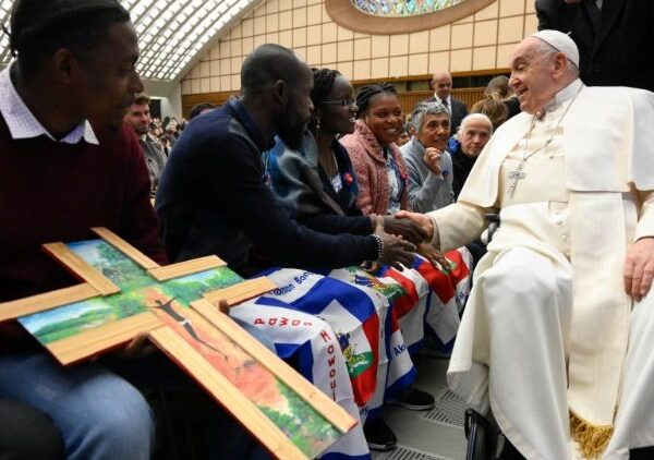 I dolori di Haiti nella croce donata al Papa